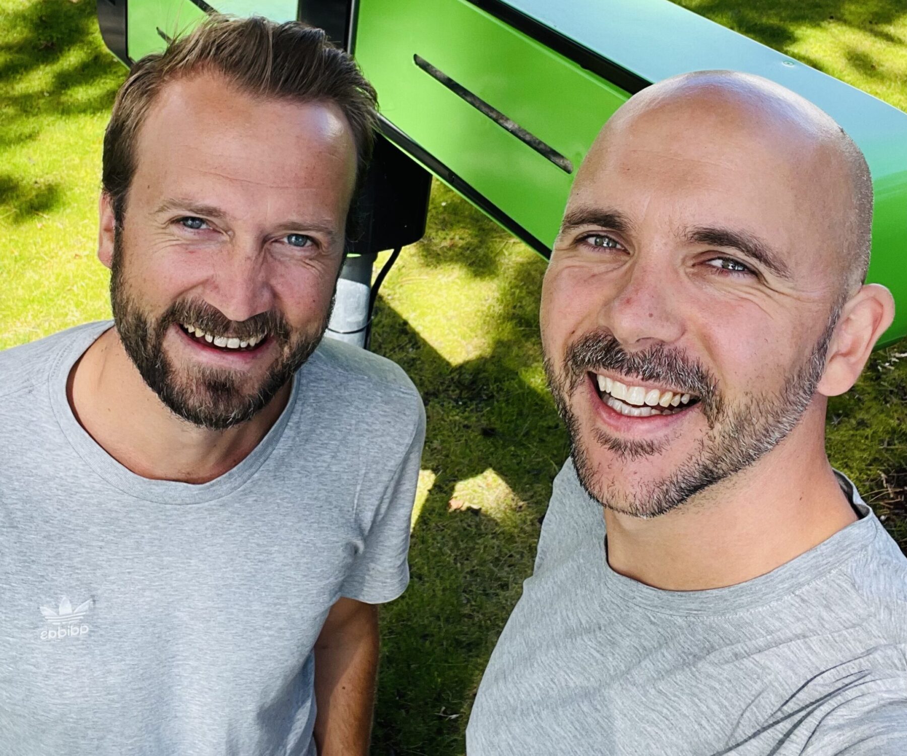 Andreas Blix og Kristian Hoff i elsykkelfirmaet Ampliuz smiler til kameraet