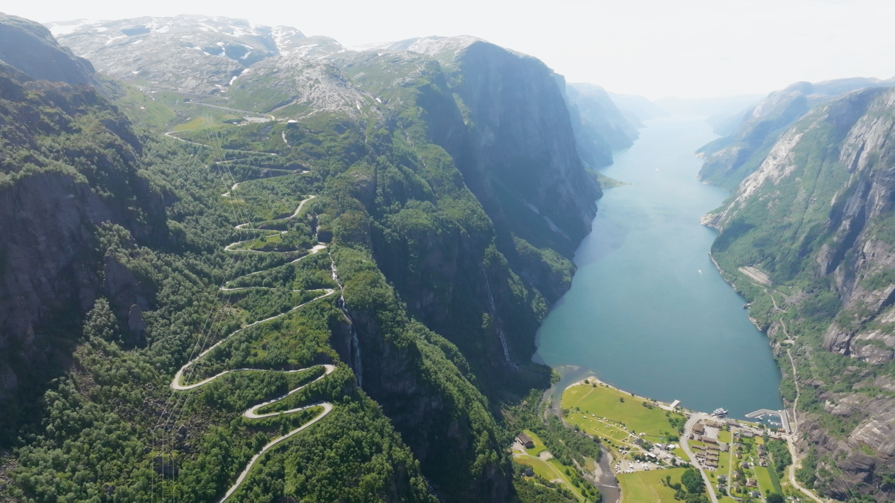 Hårnålsveier i Lysefjorden
